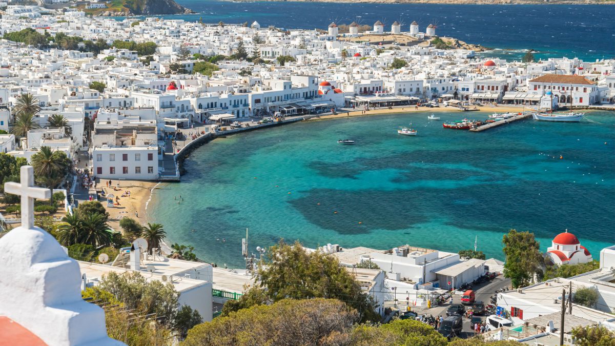 Mykonos vs. Santorini: Which Greek Island to Choose?