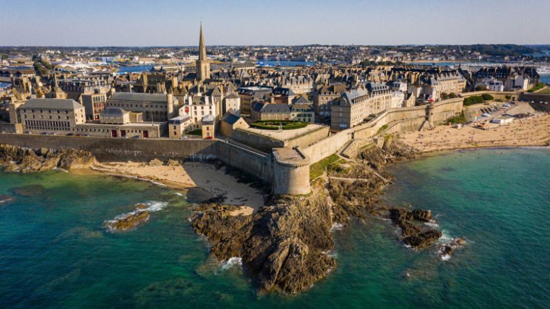 20 Beautiful Family Summer Destinations in France