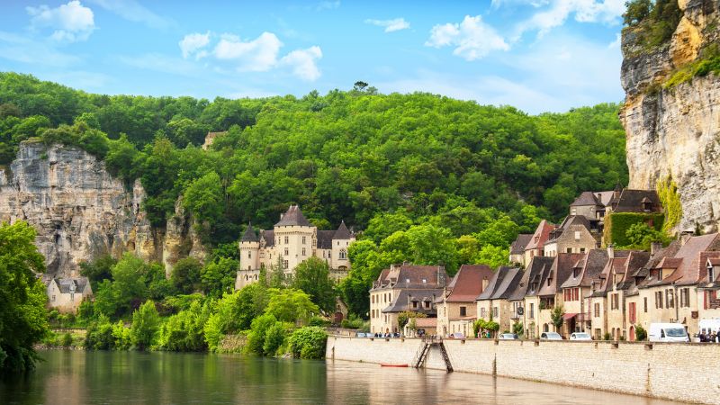 20 Beautiful Family Summer Destinations in France