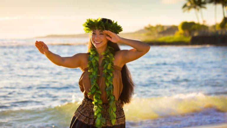 33 Hawaii Outfit Ideas for the Ultimate Tropical Vacation