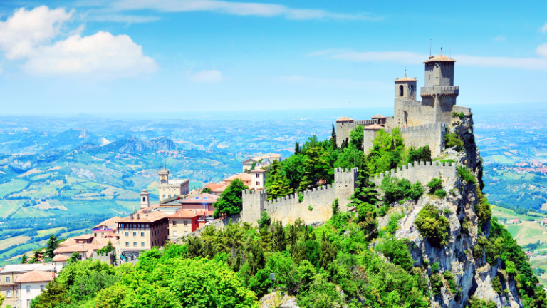 20 Beautiful Family Summer Destinations in Italy