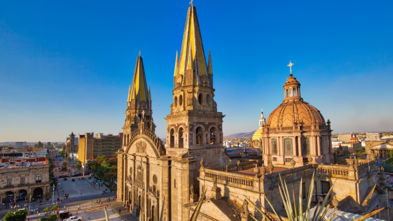 Mexico City vs. Guadalajara: Which Mexican Metropolis Should You Choose?