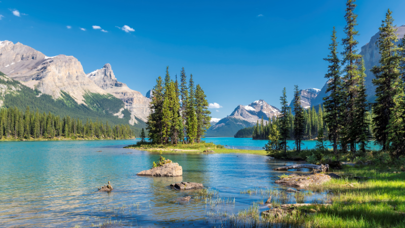 Banff vs. Jasper: Which Canadian National Park Should You Visit?