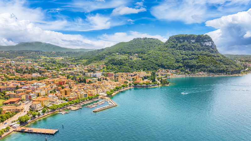 Lake Como vs. Lake Garda: Which Italian Lake Is Right for You?