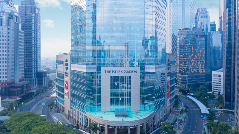 One Day in Hong Kong: Skyscraper Views & Culinary Hotspots One Day in Hong Kong: Skyscraper Views & Culinary Hotspots